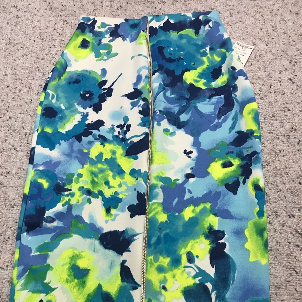 MULTI-COLOR FLORAL PENCIL SKIRT - NEW WITH TAGS